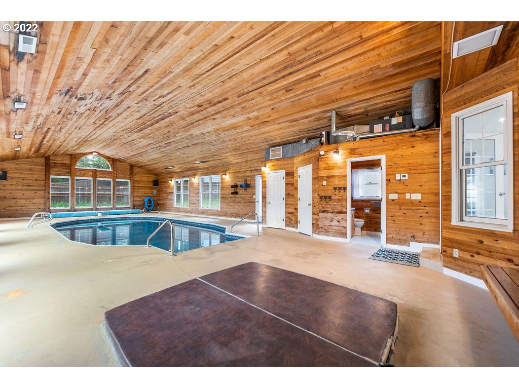 1908 North 4th Way Ridgefield, WA 98642 - Photo 6 of 32 a view of an indoor swimming pool