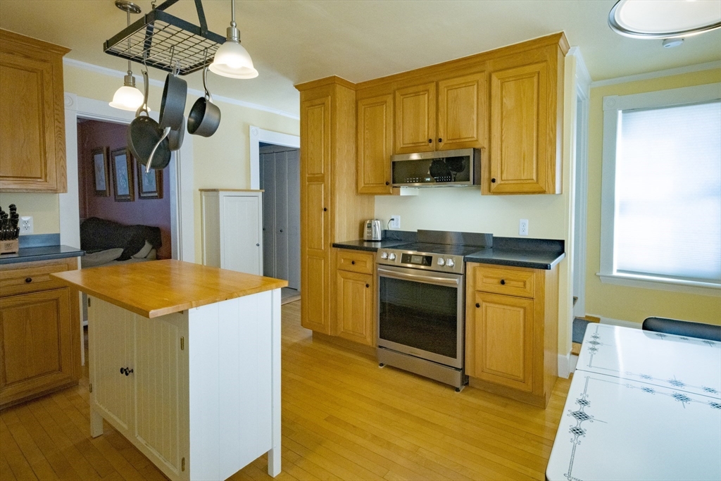 42 Bisson Street Beverly, MA 01915 - Photo 5 of 31