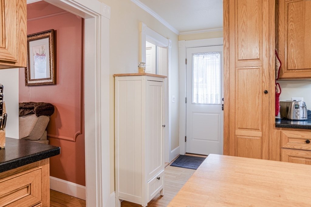 42 Bisson Street Beverly, MA 01915 - Photo 9 of 31