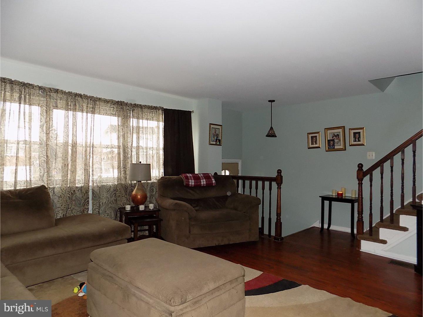 11713 Lanett Road Philadelphia, PA 19154 - Photo 2 of 12 Living Room