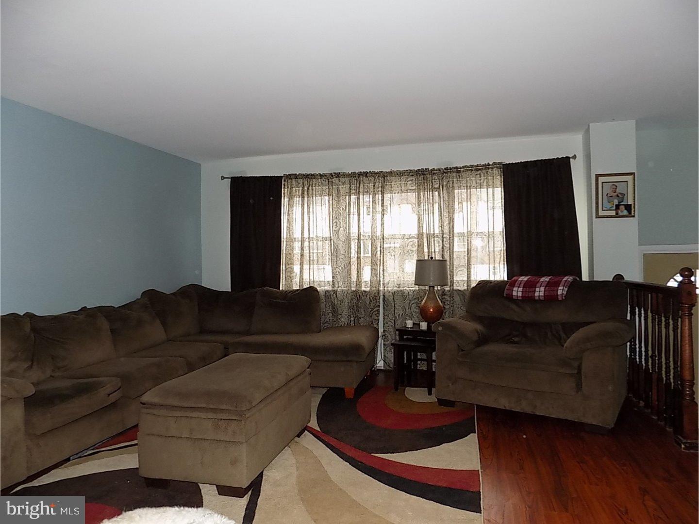 11713 Lanett Road Philadelphia, PA 19154 - Photo 3 of 12 Living Room