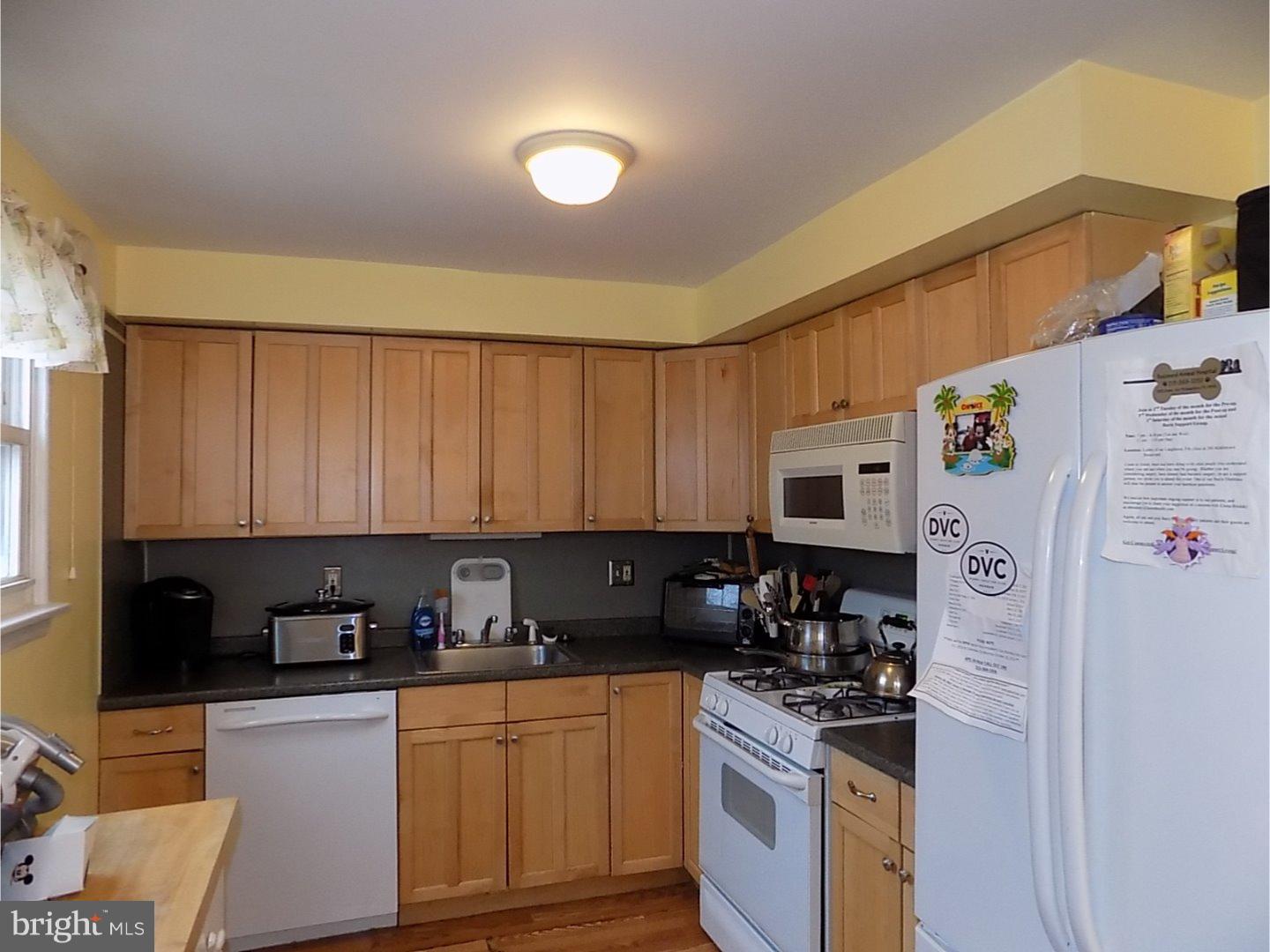 11713 Lanett Road Philadelphia, PA 19154 - Photo 5 of 12 Kitchen