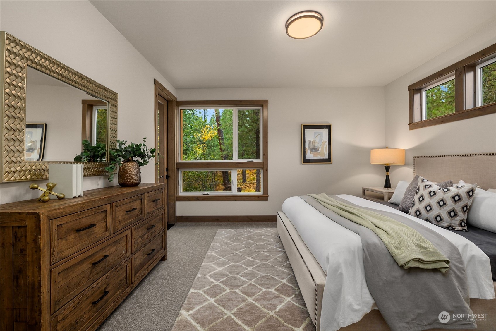 331 Old Grv Trail Ronald, WA 98940 - Photo 24 of 40 a bedroom with a large bed and a window