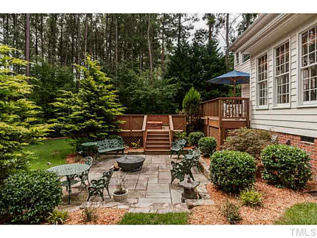 4724 Sharpstone Lane Raleigh, NC 27615 - Photo 22 of 25 a backyard of a house with table and chairs