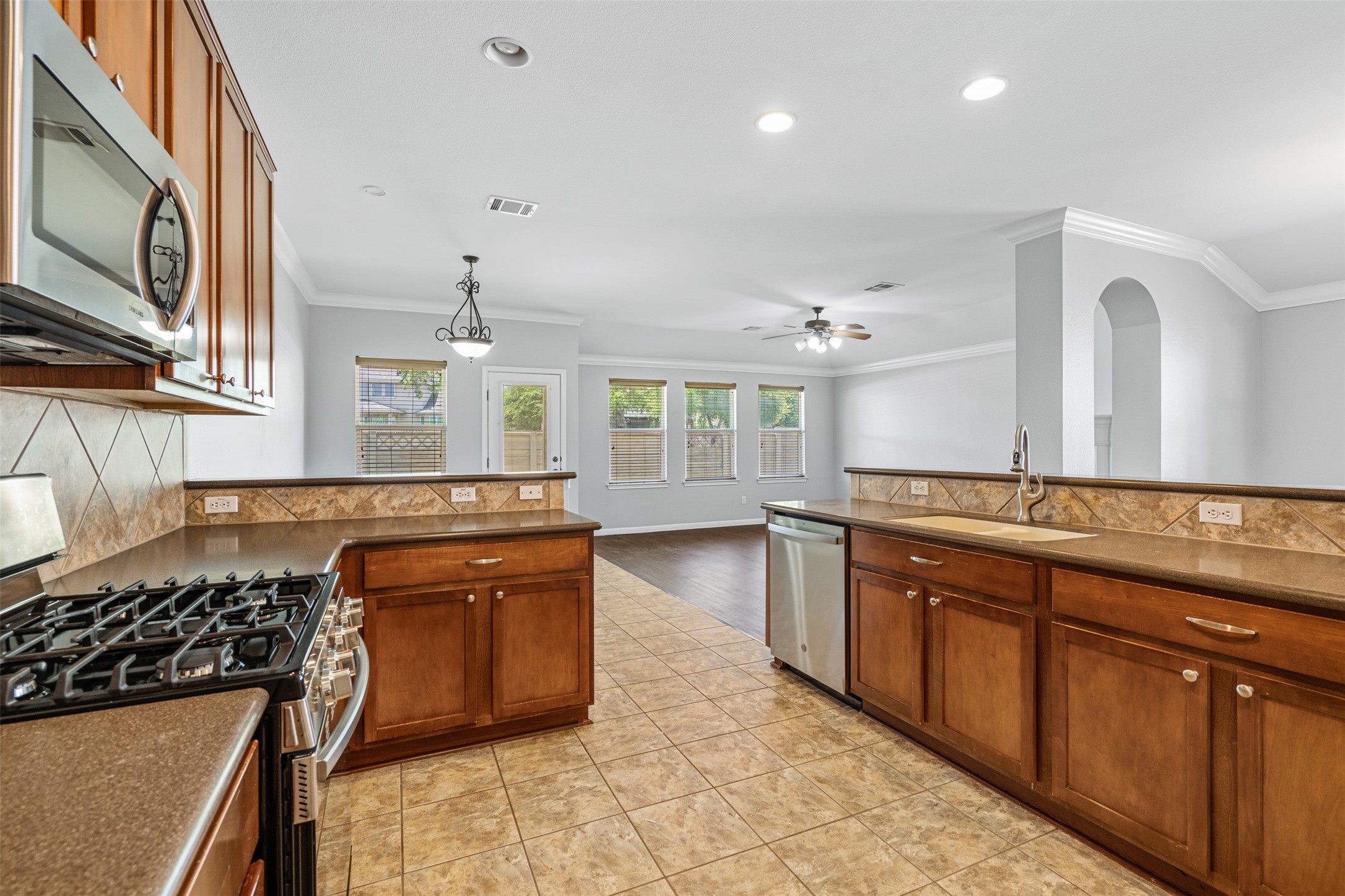 2505 Rusk Court Round Rock, TX 78665 - Photo 6 of 40