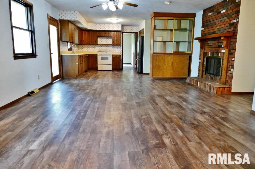 8326 Brimfield Jubilee Road Dunlap, IL 61525 - Photo 12 of 49 Gallery Image 12