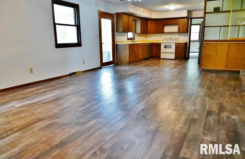 8326 Brimfield Jubilee Road Dunlap, IL 61525 - Photo 13 of 49 Gallery Image 13