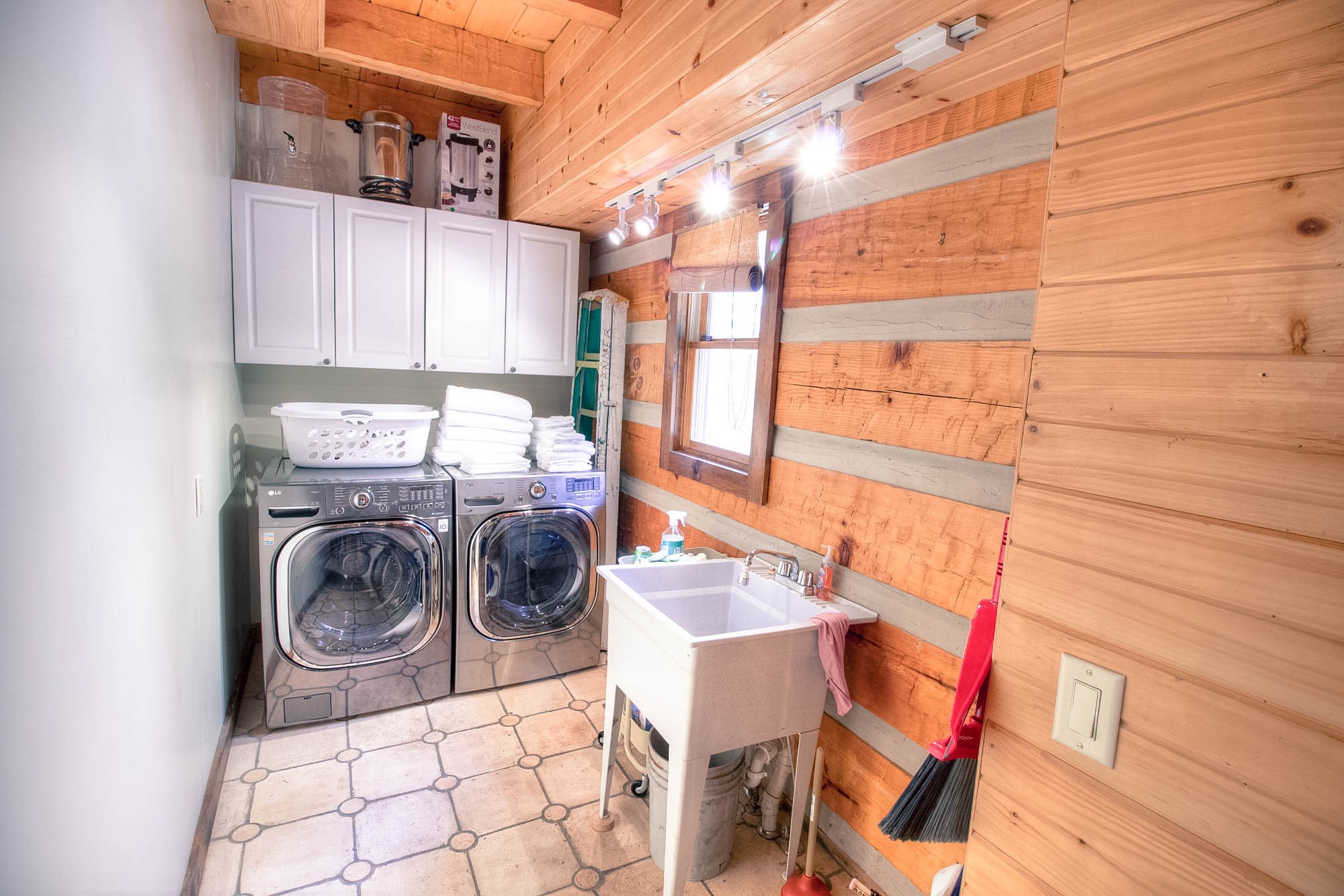 7394 Forest Glenn Road Fairview, TN 37062 - Photo 25 of 30 a utility room with dryer and washer