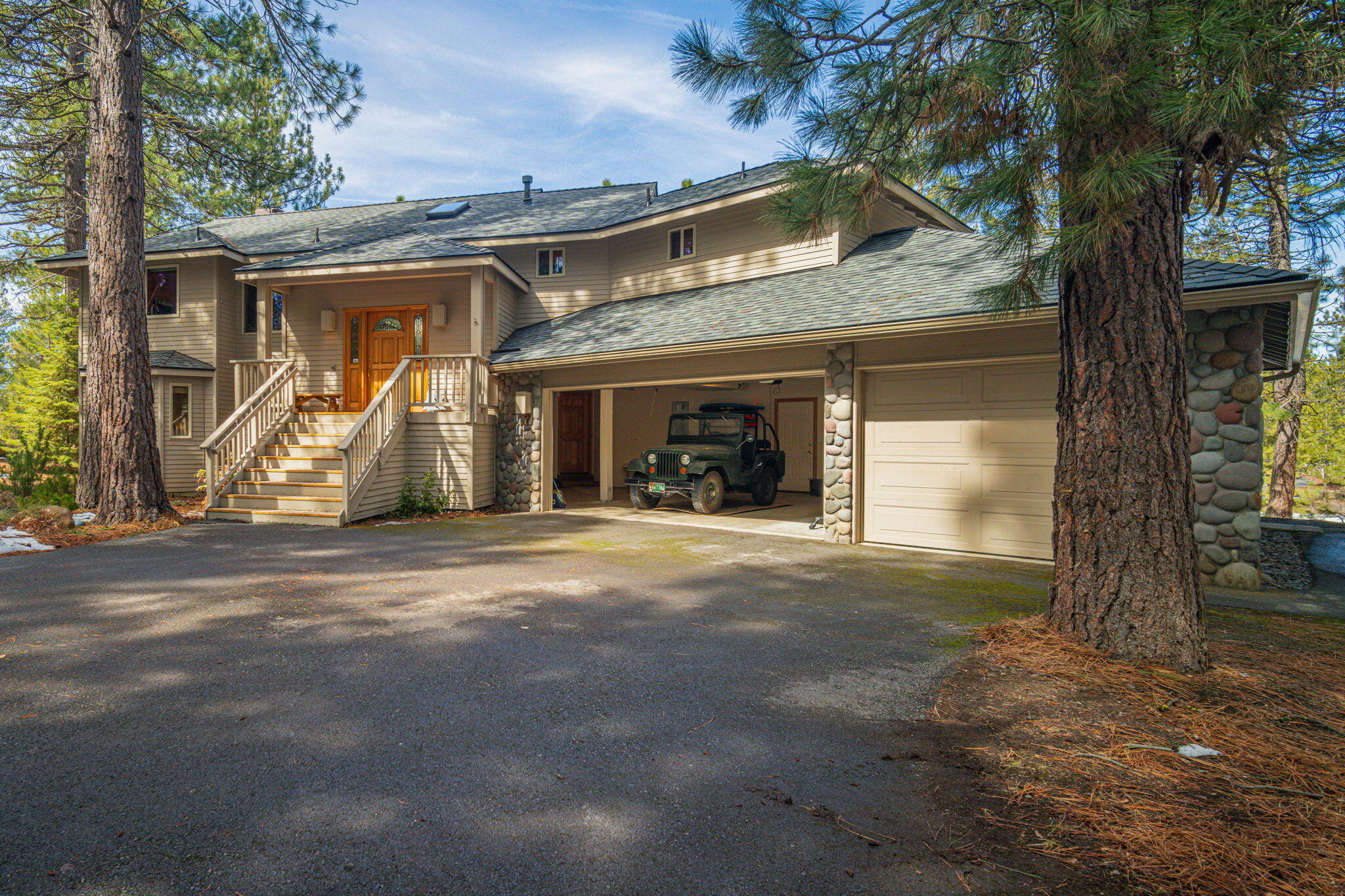 17948 Shadow Lane, Unit 7 Sunriver, OR 97707 - Photo 83 of 92 a view of a house with a yard and large tree