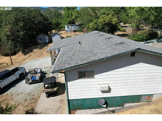 a view of outdoor space yard and patio