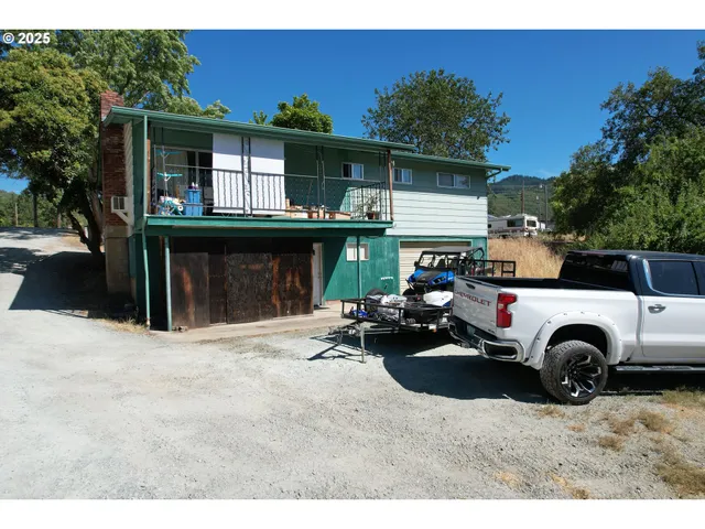 a view of a dry yard with trees