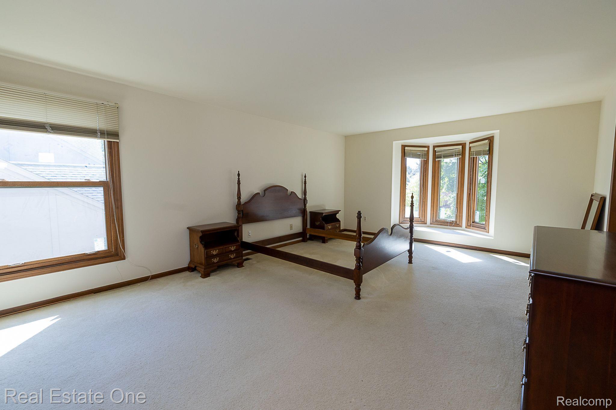 3193 Salem Drive Rochester, MI 48306 - Photo 33 of 47 Gallery Image 33