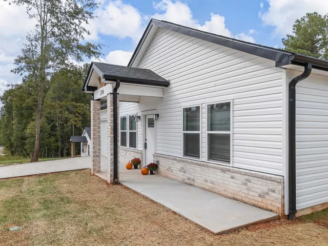 $299,900 | 174 Blackman Circle, Cowpens, SC 29330