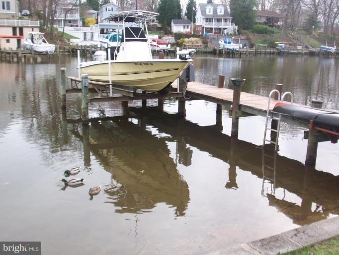 607 Riverside Drive Pasadena, MD 21122 - Photo 14 of 29 Hmmmm, should I kayak? or should I take the boat ?