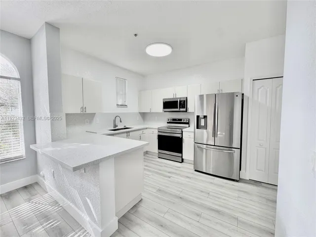 $2,900 | 120 Jacaranda Country Club Drive, Unit 101, Plantation, FL 33324