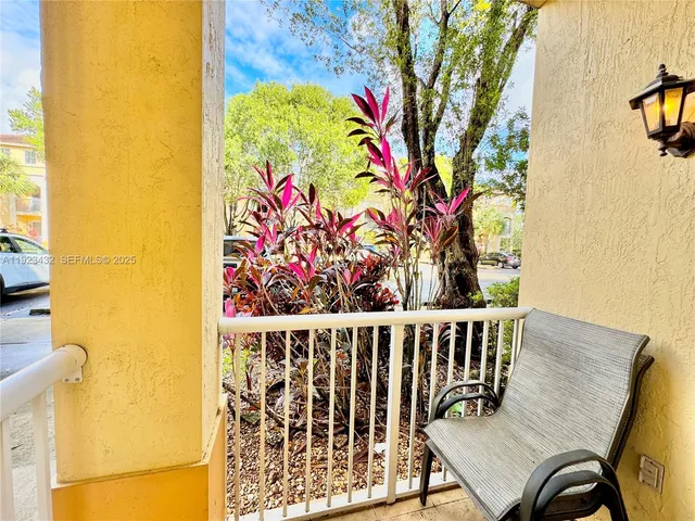 $2,900 | 120 Jacaranda Country Club Drive, Unit 101, Plantation, FL 33324