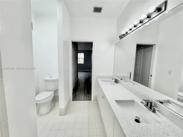 $2,900 | 120 Jacaranda Country Club Drive, Unit 101, Plantation, FL 33324