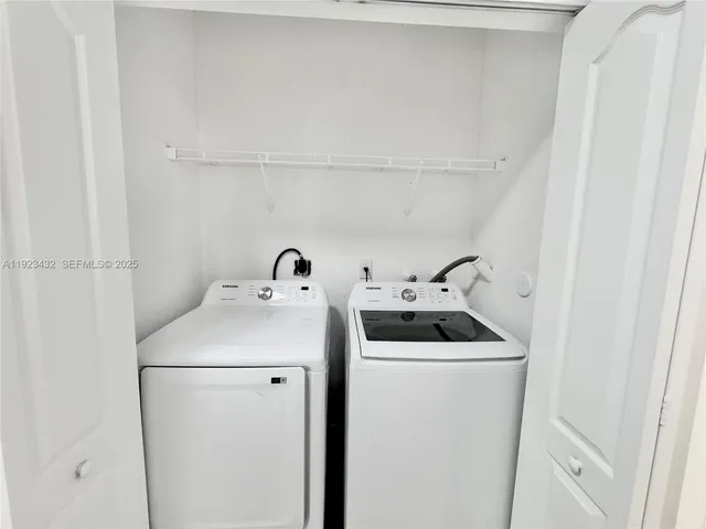 $2,900 | 120 Jacaranda Country Club Drive, Unit 101, Plantation, FL 33324