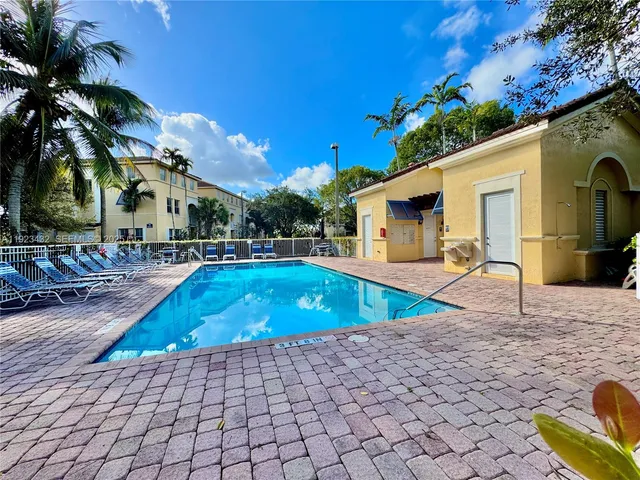 $2,900 | 120 Jacaranda Country Club Drive, Unit 101, Plantation, FL 33324