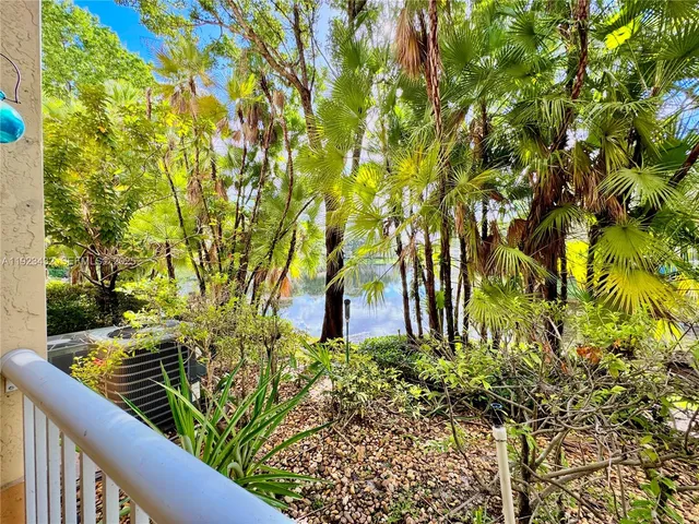 $2,900 | 120 Jacaranda Country Club Drive, Unit 101, Plantation, FL 33324