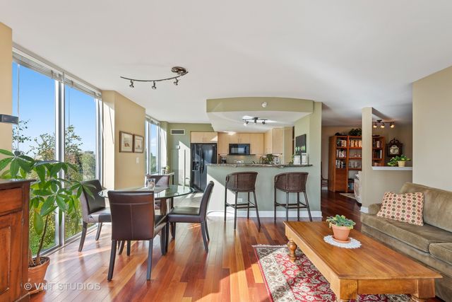 $559,900 | 1640 Maple Avenue, Unit 706, Evanston, IL 60201