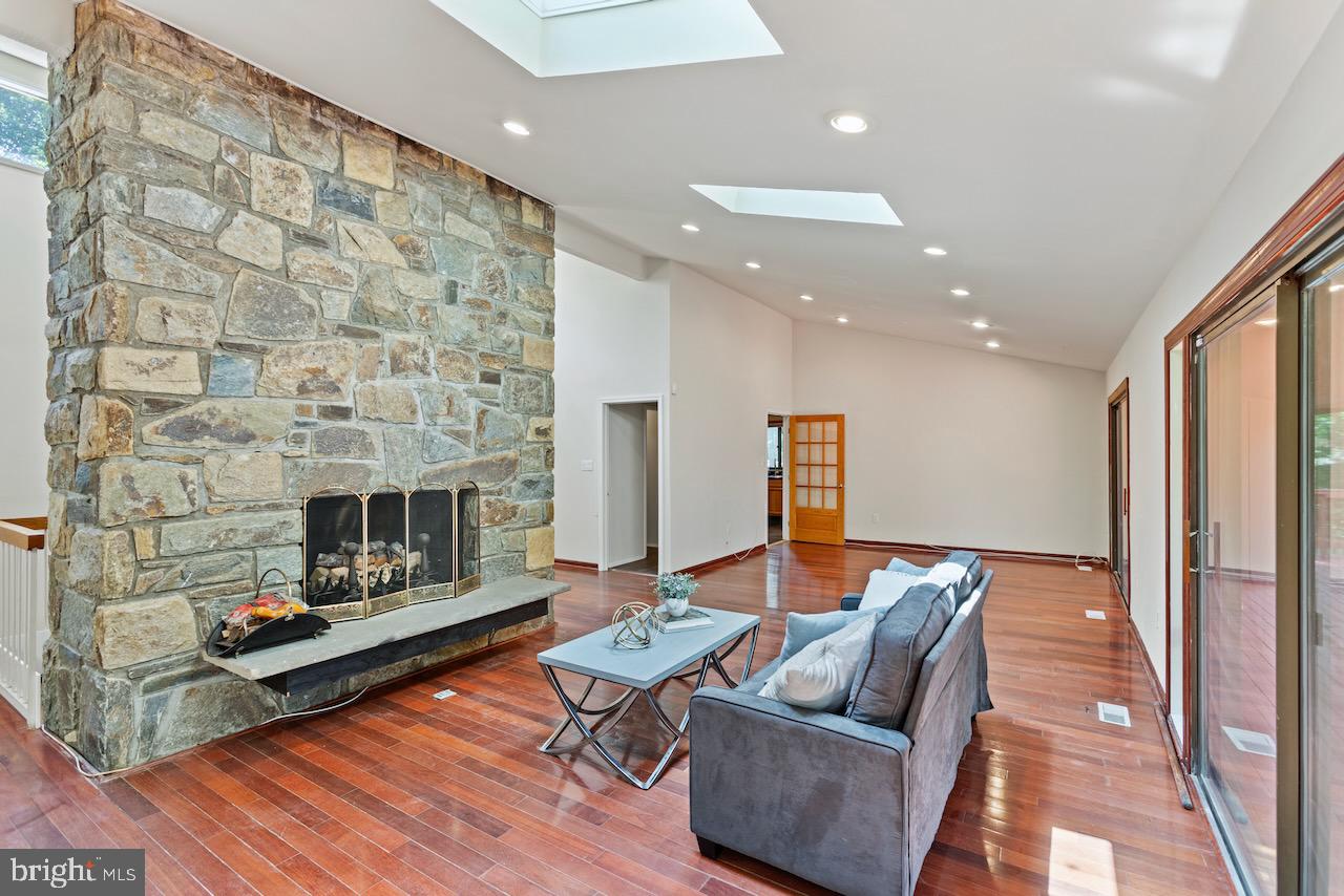 1404 Wolftrap Run Road Vienna, VA 22182 - Photo 12 of 33