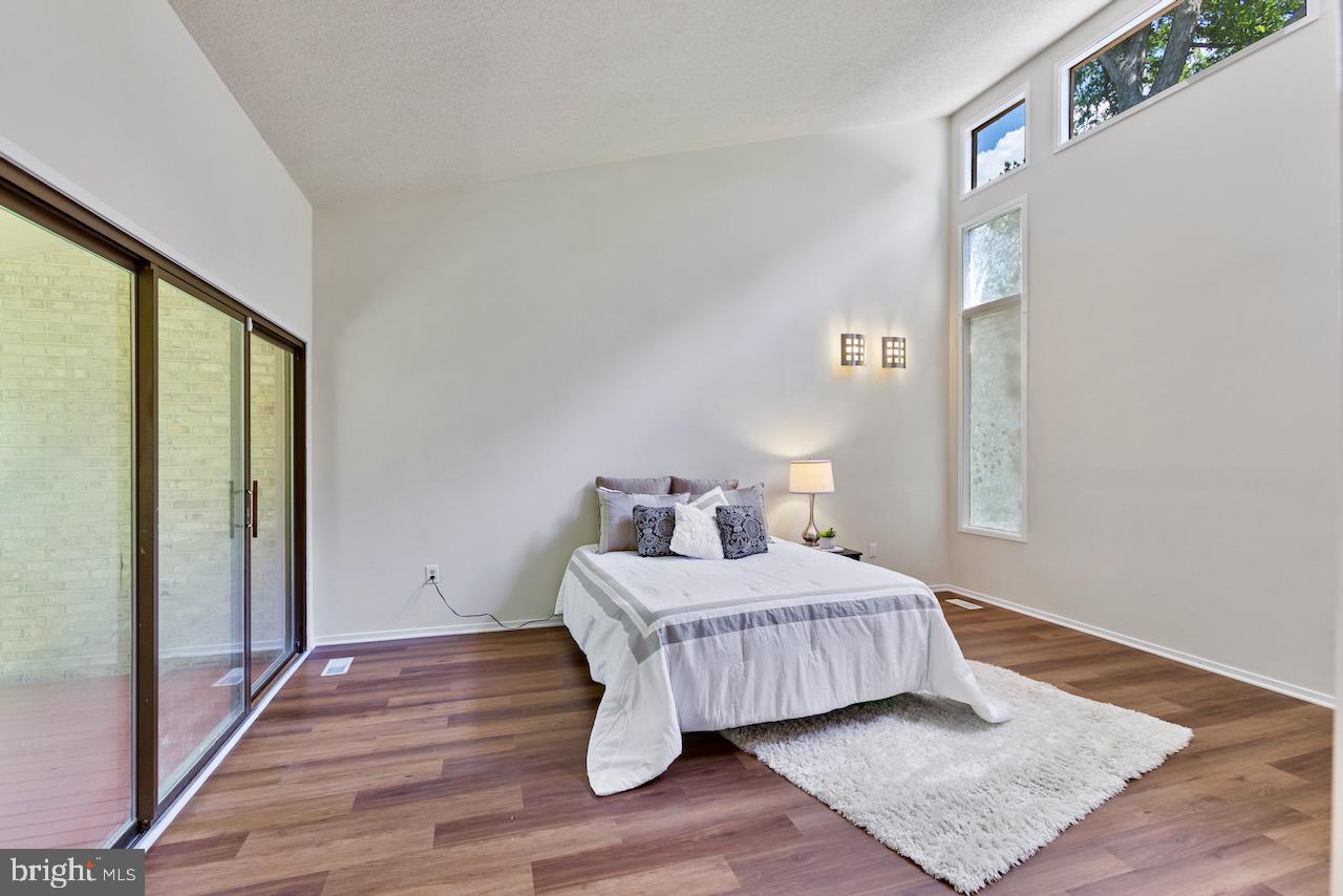 1404 Wolftrap Run Road Vienna, VA 22182 - Photo 13 of 33