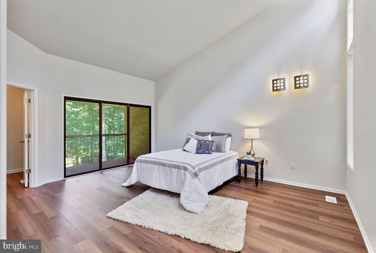 1404 Wolftrap Run Road Vienna, VA 22182 - Photo 14 of 33