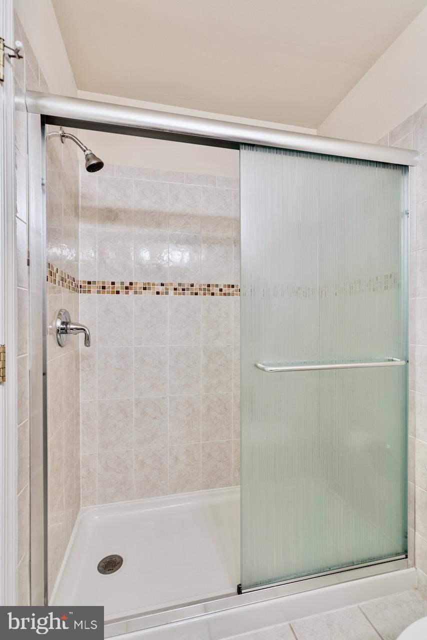 1404 Wolftrap Run Road Vienna, VA 22182 - Photo 20 of 33