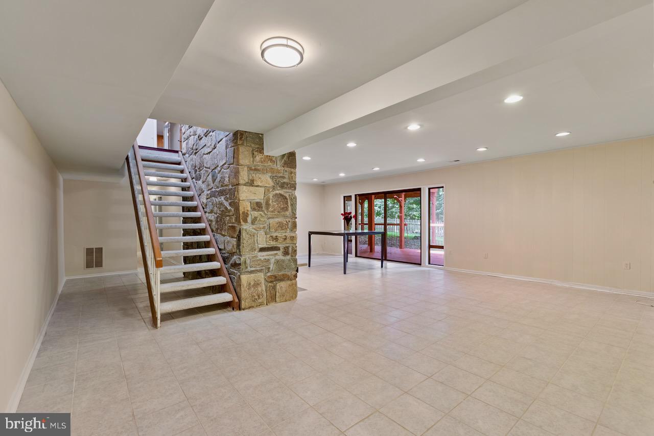 1404 Wolftrap Run Road Vienna, VA 22182 - Photo 22 of 33