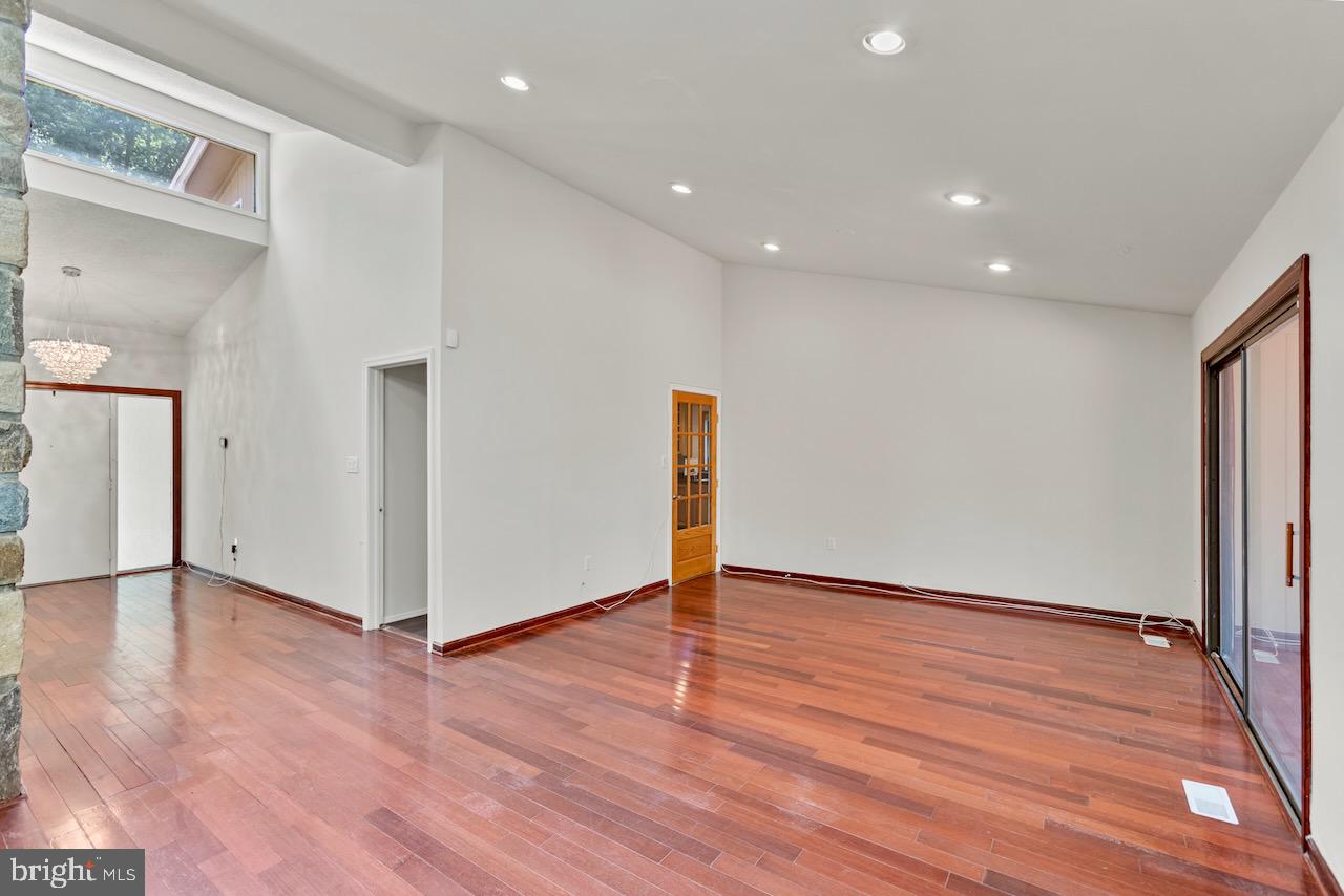 1404 Wolftrap Run Road Vienna, VA 22182 - Photo 25 of 33