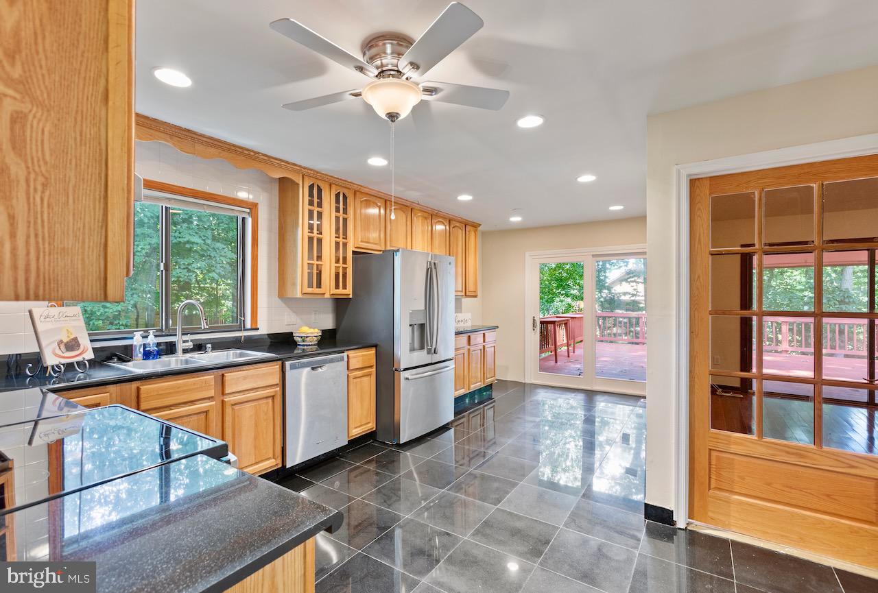 1404 Wolftrap Run Road Vienna, VA 22182 - Photo 3 of 33