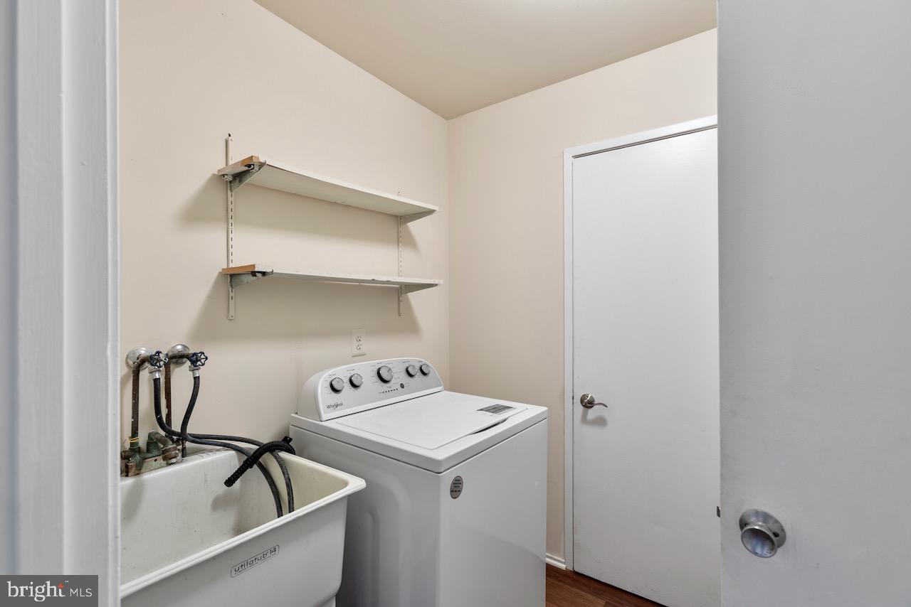 1404 Wolftrap Run Road Vienna, VA 22182 - Photo 6 of 33 Washer & Dryer Room - Main Level