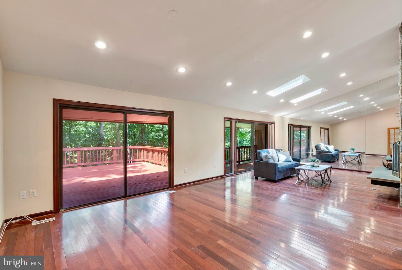1404 Wolftrap Run Road Vienna, VA 22182 - Photo 8 of 33 Dining Room