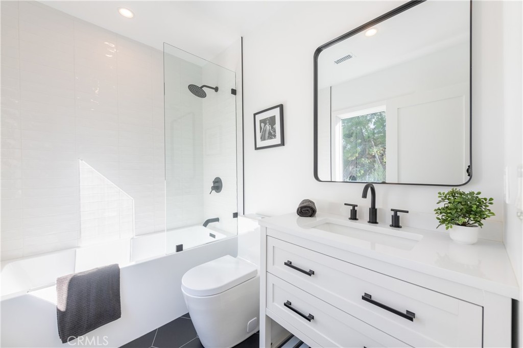 17153 Adlon Road Encino, CA 91436 - Photo 27 of 44