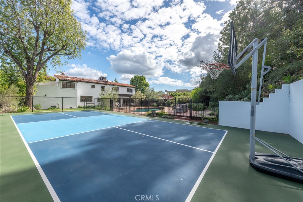 17153 Adlon Road Encino, CA 91436 - Photo 36 of 44