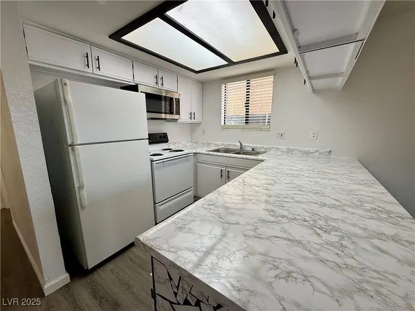 $1,365 | 6217 Bellota Drive, Unit B, Las Vegas, NV 89108