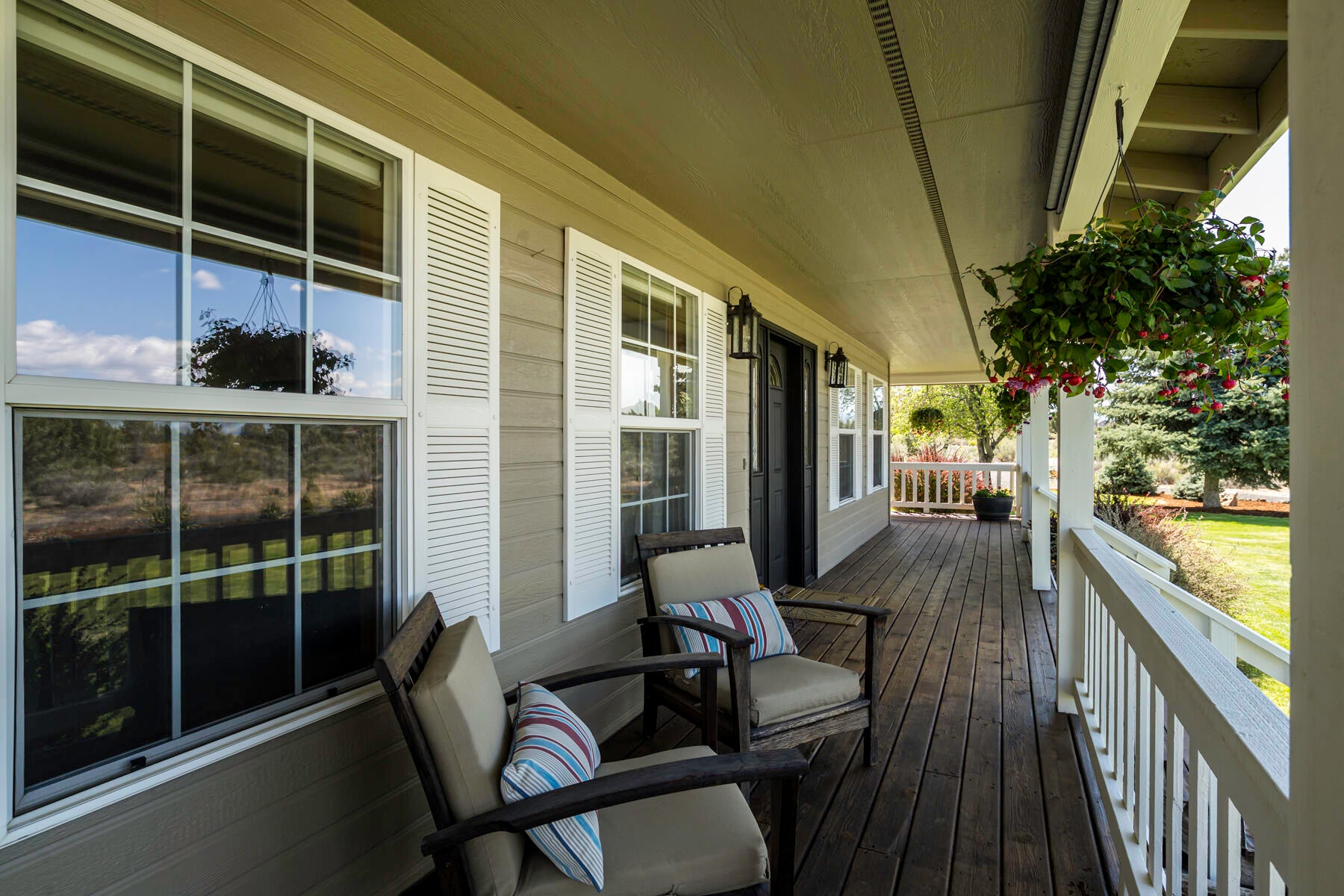 61030 Jennings Road Bend, OR 97702 - Photo 8 of 76 Wrap around porch
