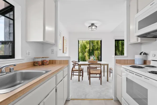 $899,950 | 905 West Middlefield Road, Unit 982, Mountain View, CA 94043