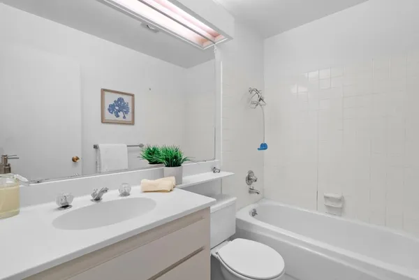 $899,950 | 905 West Middlefield Road, Unit 982, Mountain View, CA 94043
