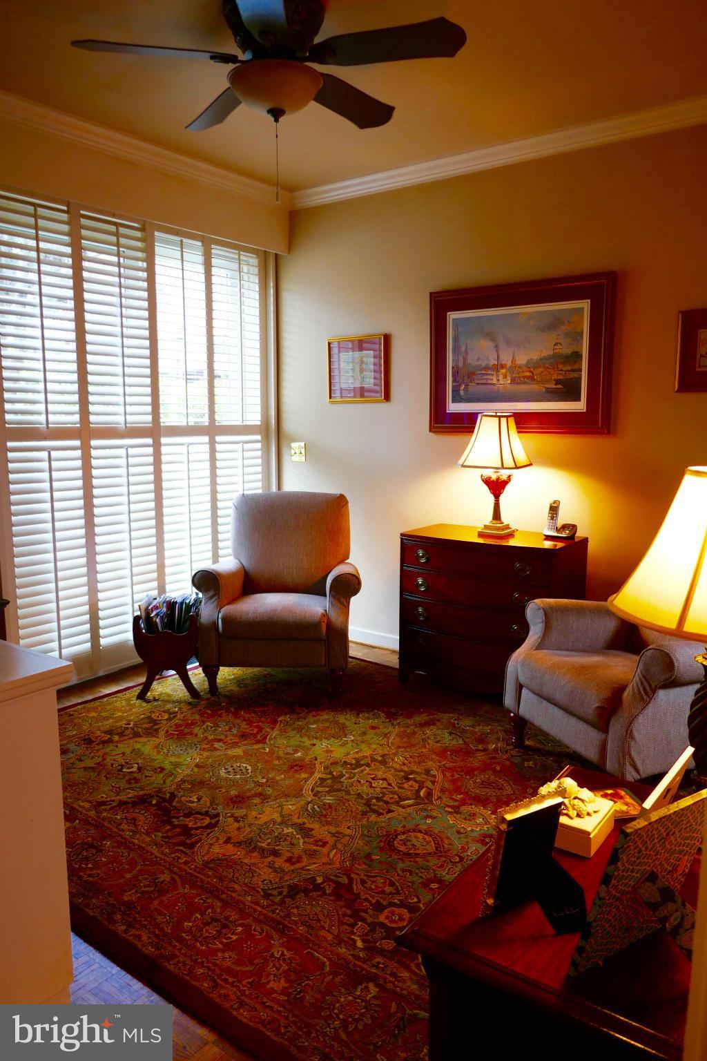 15 Roland Mews, Unit R115 Baltimore, MD 21210 - Photo 14 of 30 Family Room -with built ins!