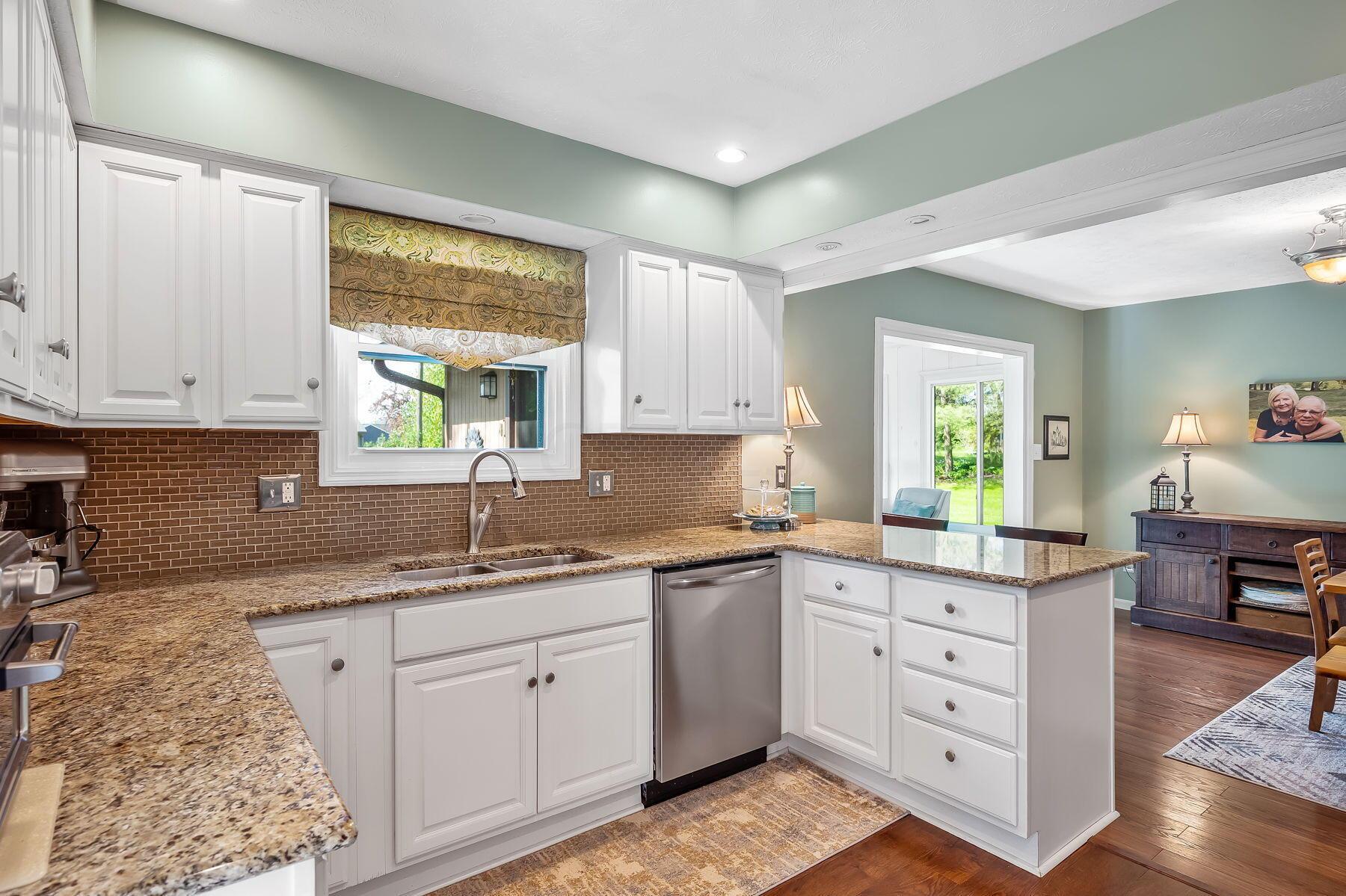 2281 Warrensburg Road Delaware, OH 43015 - Photo 21 of 43 warrensburg kitchen