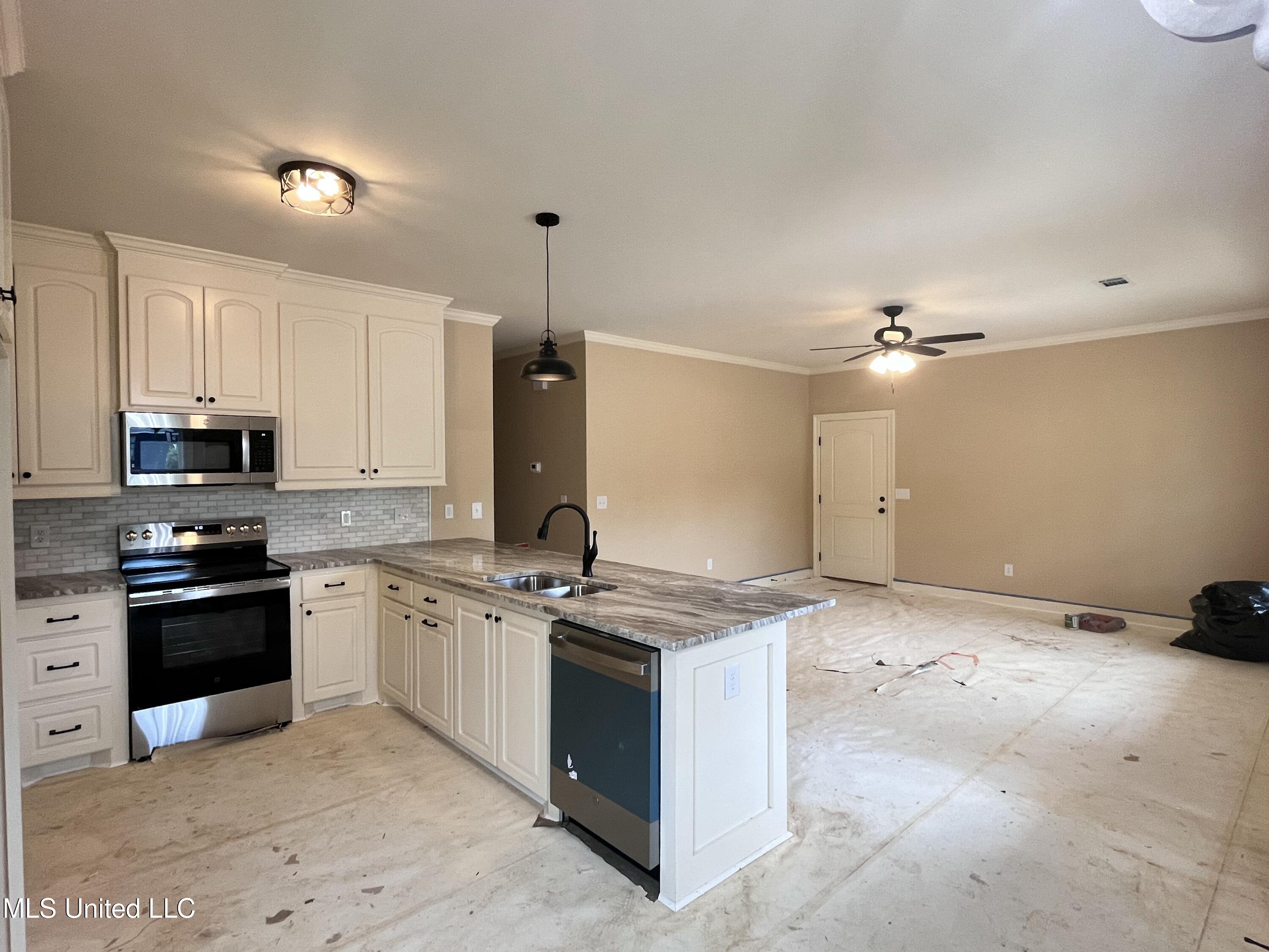 138 Shannon Trey Road Florence, MS 39073 - Photo 8 of 24 IMG_7568