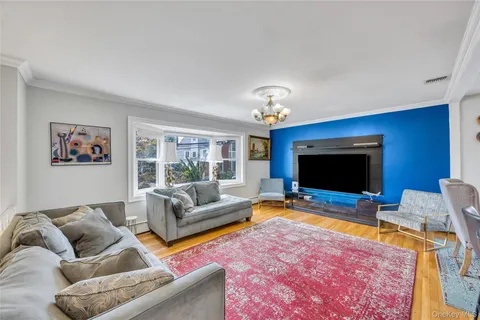 $829,000 | 216 Earle Avenue, Lynbrook, NY 11563