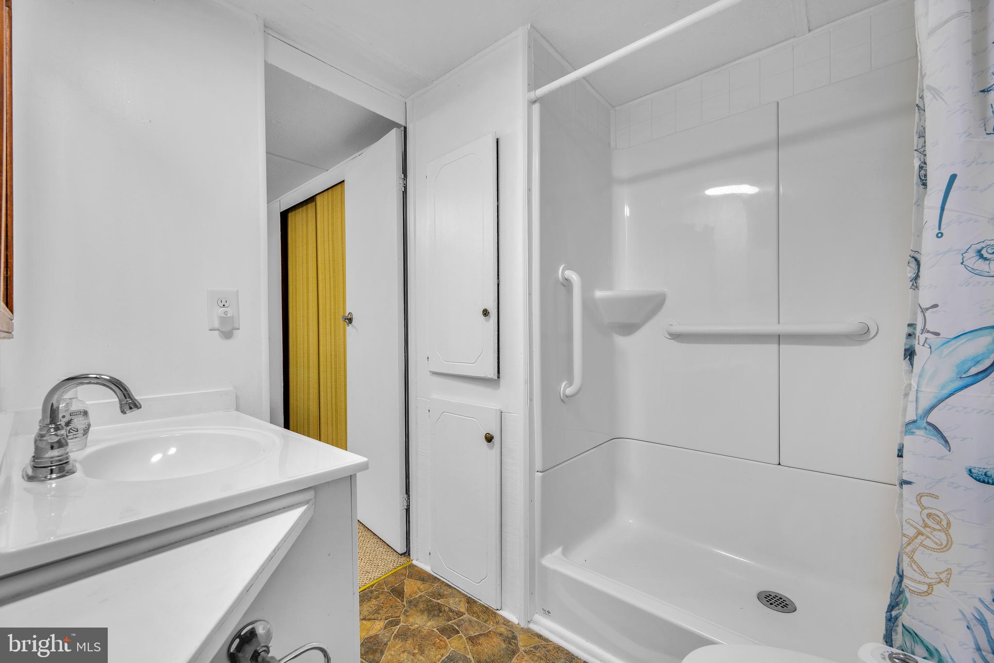 33873 Mcnicol Road, Unit 7151 Lewes, DE 19958 - Photo 10 of 33 Shower with Grab Bars