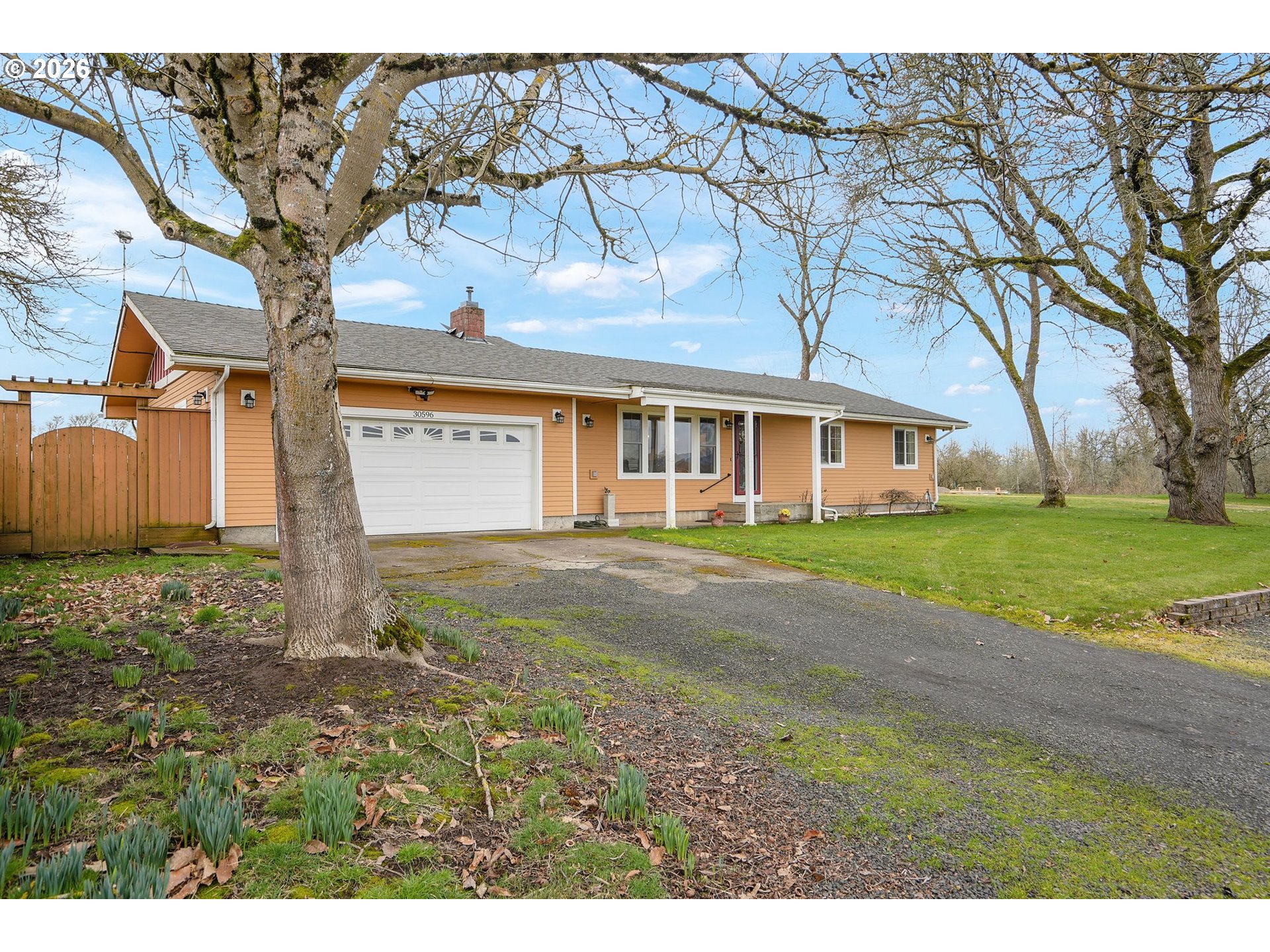 30596 Horseshoe Drive Southwest Albany, OR 97321 - Photo 1 of 43 a house view with a garden space