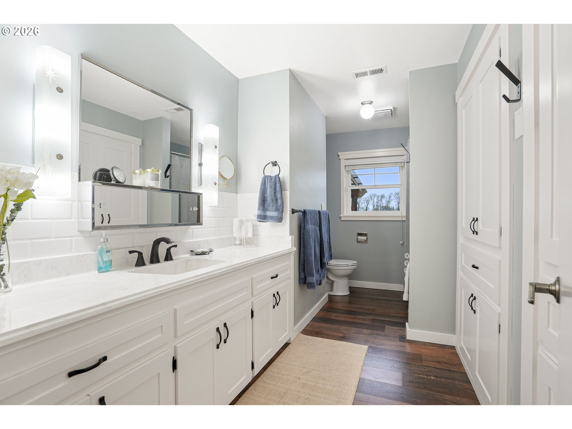 30596 Horseshoe Drive Southwest Albany, OR 97321 - Photo 24 of 43 a bathroom with a double vanity sink mirror and shower