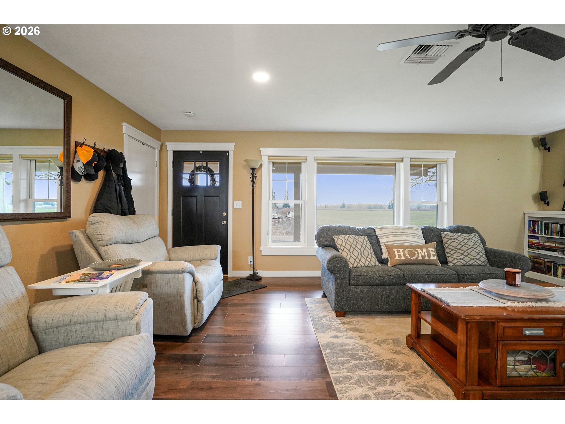 30596 Horseshoe Drive Southwest Albany, OR 97321 - Photo 3 of 43 a living room with furniture and a window