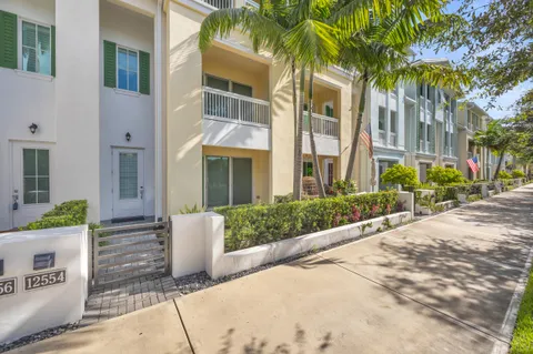 $920,000 | 12554 Gross Pointe Road, Palm Beach Gardens, FL 33418