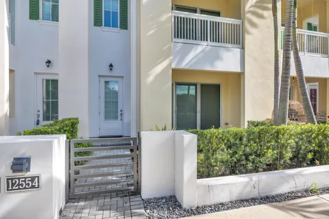 $920,000 | 12554 Gross Pointe Road, Palm Beach Gardens, FL 33418